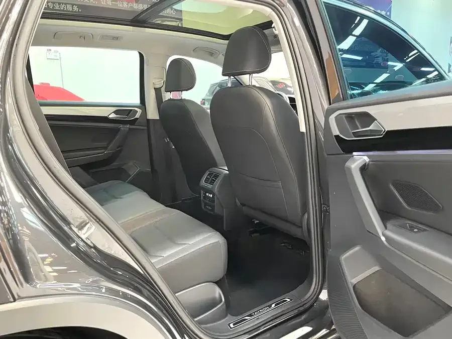 Volkswagen Tayron Tanyue 2022 280TSI 2WD Luxury Smart Edition 2022 — миниатюра 4