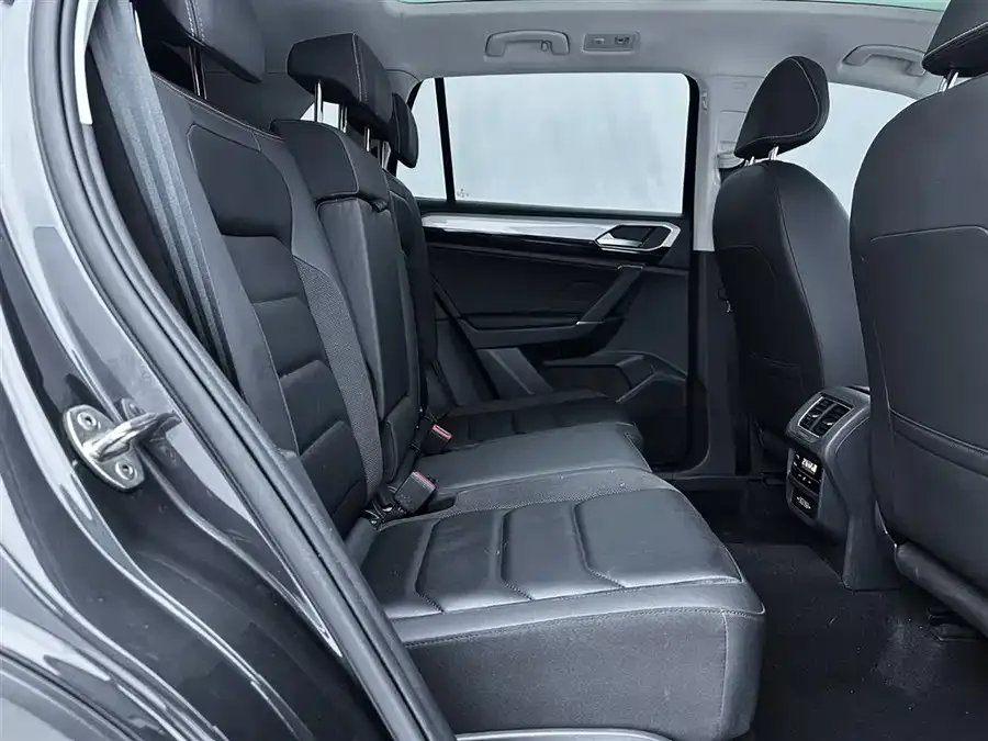 Volkswagen Tayron Tanyue 2022 280TSI 2WD Luxury Smart Edition 2022 — миниатюра 4