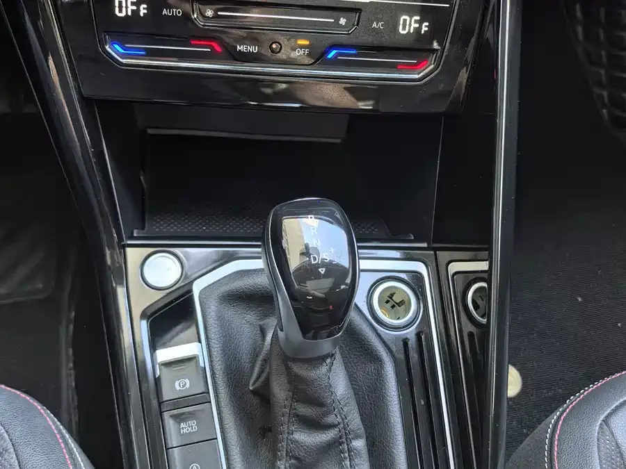 Volkswagen Tayron Tanyue 2022 280TSI 2WD Luxury Smart Edition 2022 — миниатюра 4