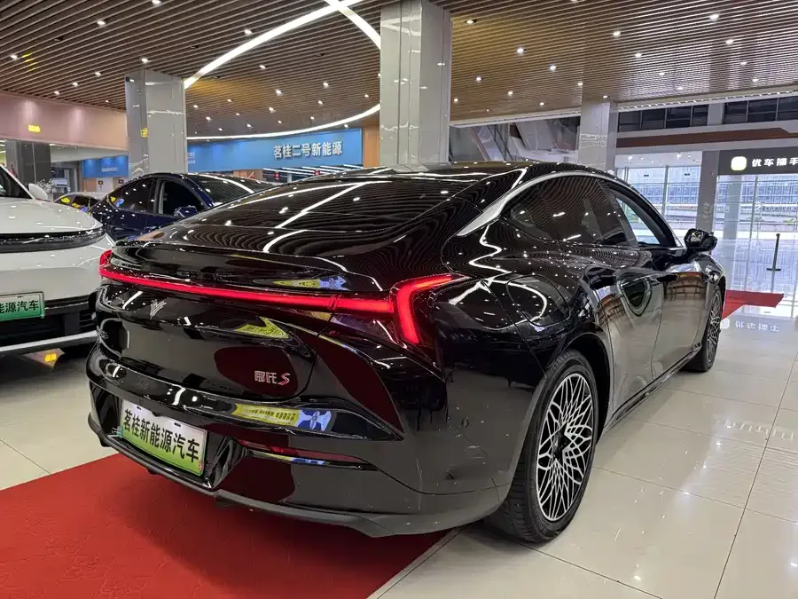 NETA Nezha S Nezha S 2022 pure electric 715km rear-wheel drive mid-size version 2023 — миниатюра 2