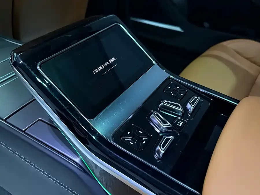 Audi A8 2022 A8L Horch Founders Edition Classic 2023 — миниатюра 3