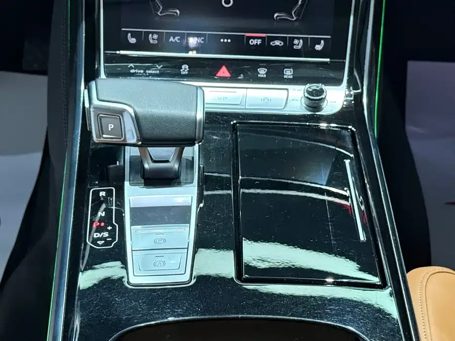 Audi A8 2022 A8L Horch Founders Edition Classic 2023 — миниатюра 4