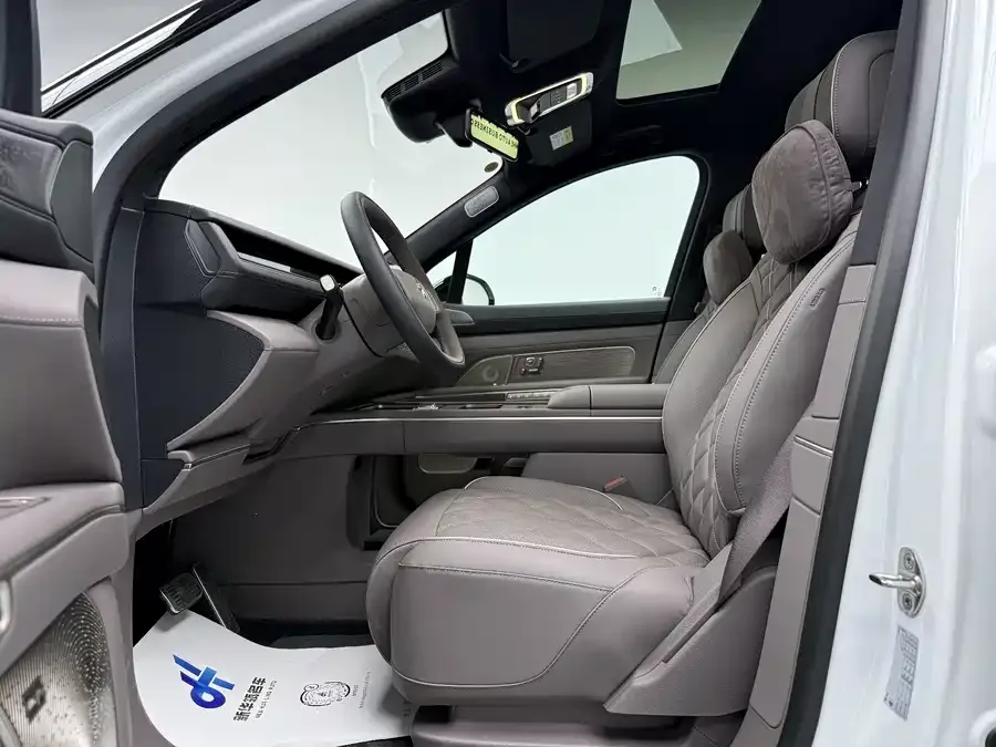 NIO ES8 NIO ES8 2026 Six-seat Executive Luxury Edition 2026 — миниатюра 4