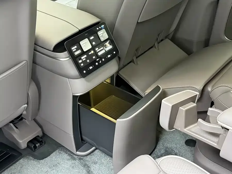 NIO ES8 NIO ES8 2026 Six-seat Executive Luxury Edition 2026 — миниатюра 5