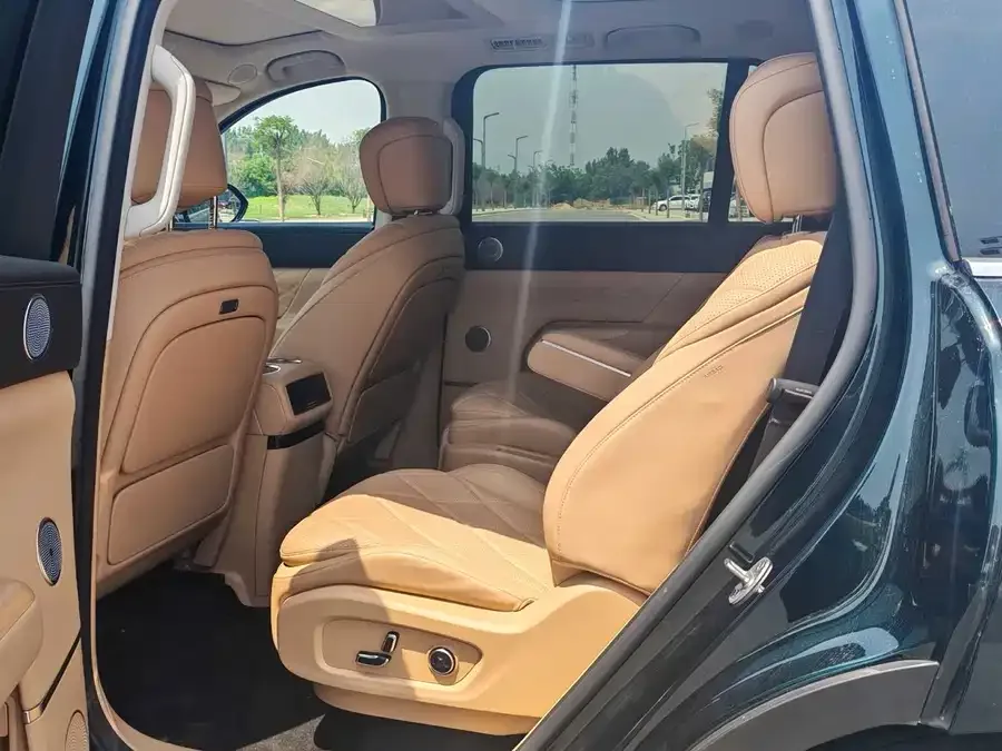 Chery Fengyun Fengyun T11 Fengyun T11 2026 Model 220 4WD Family Fun 2025 — миниатюра 4