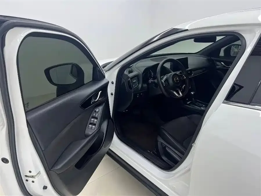 Mazda CX-4 2021 2.0L Automatic 2WD Blue Sky Vitality Edition 2023 — миниатюра 3