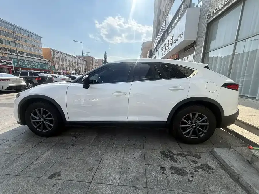 Mazda CX-4 2021 2.0L Automatic 2WD Blue Sky Vitality Edition 2023 — миниатюра 2