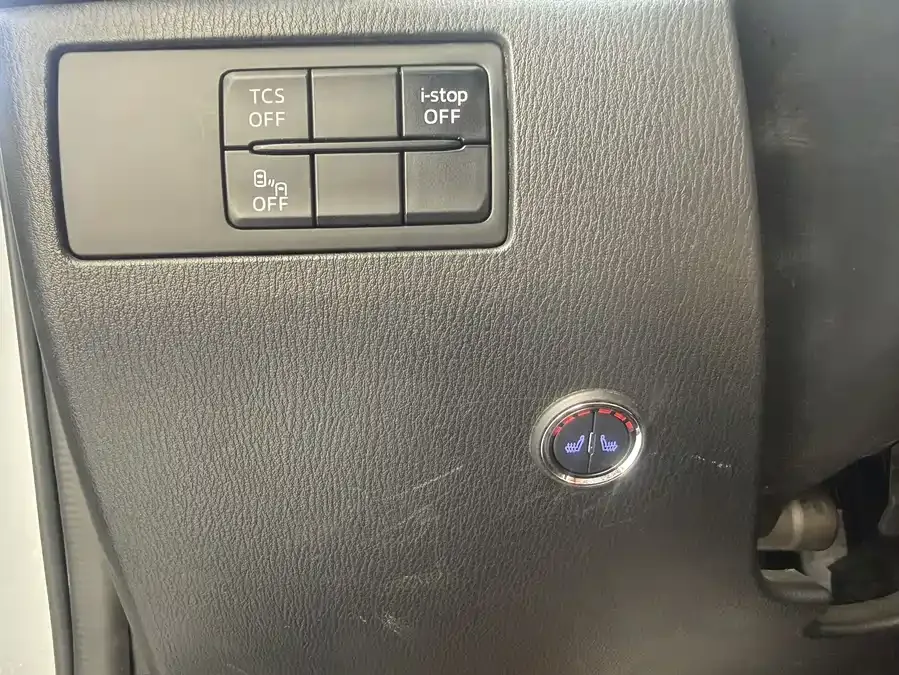 Mazda CX-4 2021 2.0L Automatic 2WD Blue Sky Vitality Edition 2023 — миниатюра 3