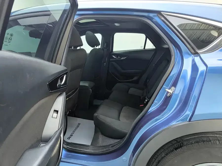 Mazda CX-4 2021 2.0L Automatic 2WD Blue Sky Vitality Edition 2022 — миниатюра 3