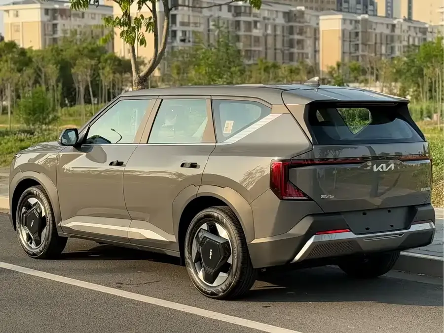 Kia EV5 2025 530 Air 2026 — миниатюра 4
