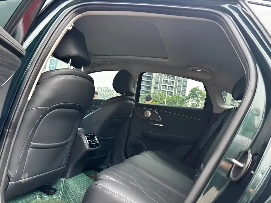 Chery Arrizo 8 PRO Chery Arrizo 8 PRO 2025 2.0T DCT Premium Edition 2025 — миниатюра 2