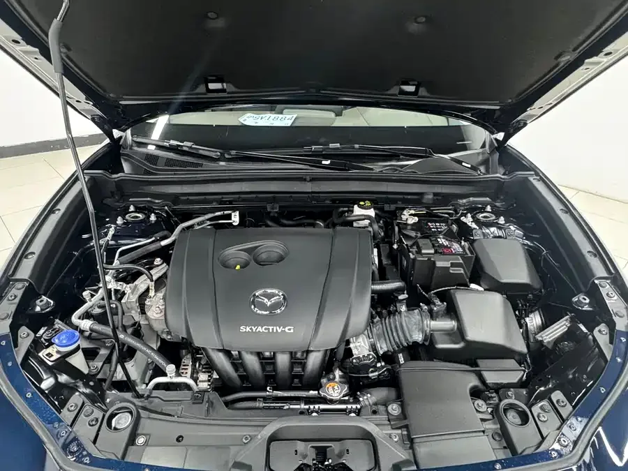 Mazda CX-30 2022 2.0L Automatic Jiayue Obsidian Edition 2022 — миниатюра 3