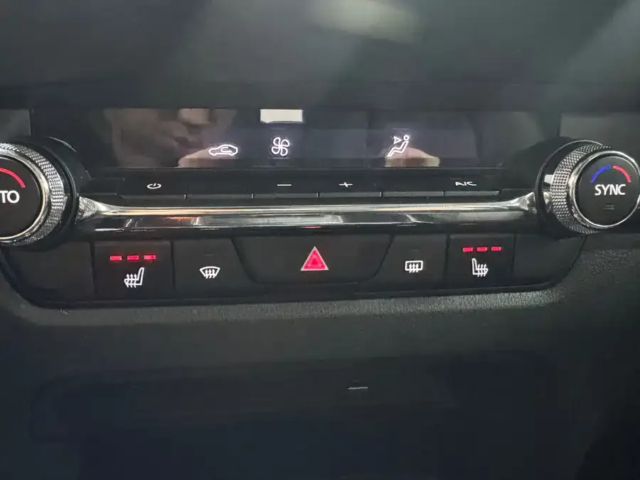 Mazda CX-30 2022 2.0L Automatic Jiayue Obsidian Edition 2022 — миниатюра 4