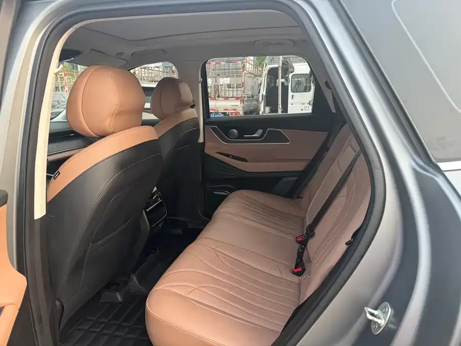 Chery Tiggo 8L Tiggo 8L 2024 2.0T 2WD Luxury Edition 5 Seaters 2025 — миниатюра 2