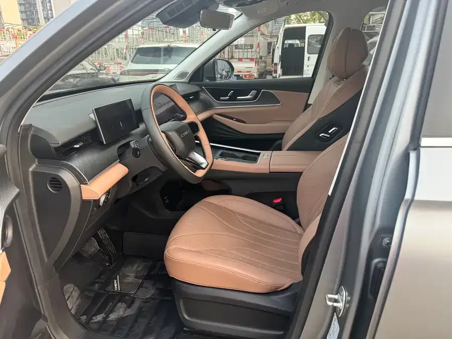 Chery Tiggo 8L Tiggo 8L 2024 2.0T 2WD Luxury Edition 5 Seaters 2025 — миниатюра 4