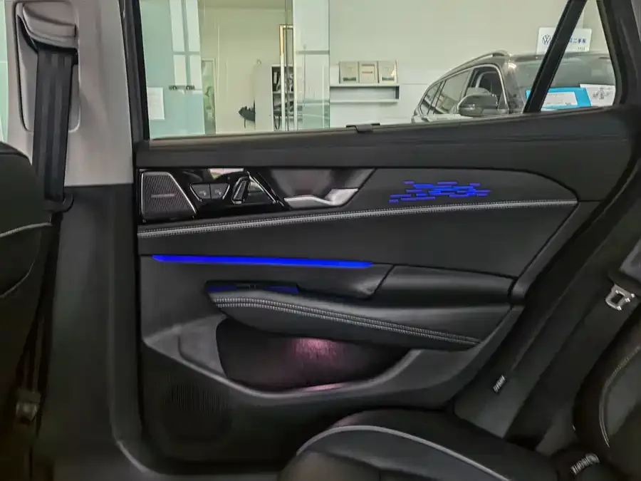 Volkswagen Passat Passat 2025 PRO 380TSI Starry Sky Dragon Edition 2024 — миниатюра 4