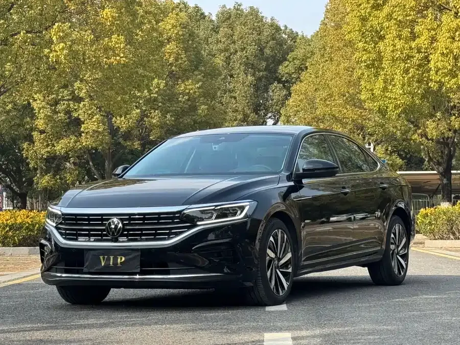 Volkswagen Passat Passat 2023 facelift 330TSI luxury version 2023 — фото 1, купить с доставкой в Москву
