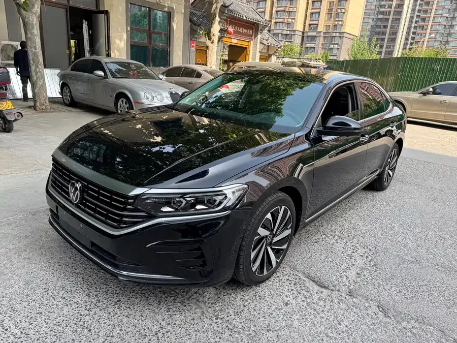 Volkswagen Passat Passat 2022 330TSI Deluxe Edition 2022 — фото 1, купить с доставкой в Москву