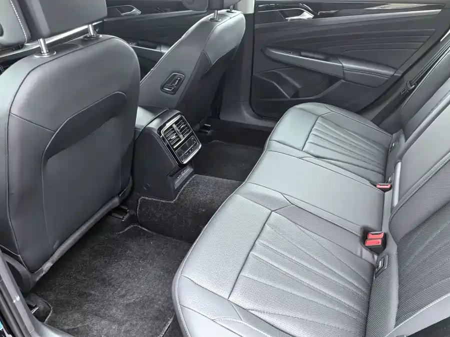 Volkswagen Passat Passat 2024 330TSI Elite Edition 2025 — миниатюра 2