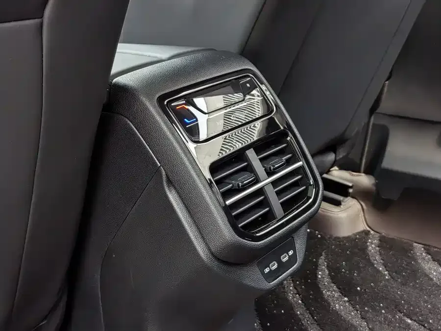 Volkswagen Passat Passat 2025 PRO 380TSI Starry Sky Dragon Edition 2025 — миниатюра 5