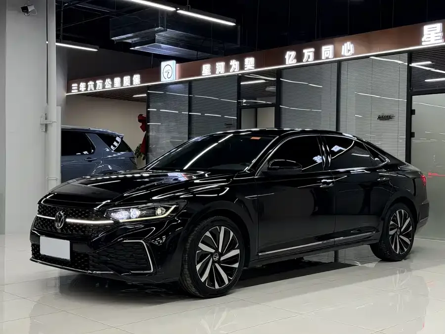 Volkswagen Passat Passat 2022 330TSI Starry Sky Deluxe Edition 2022 — фото 1, купить с доставкой в Москву