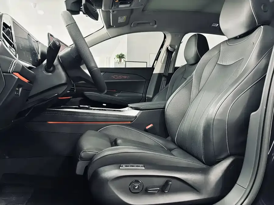Volkswagen Passat 2026 Passat Pro 380TSI Dragon Edition 2025 — миниатюра 4