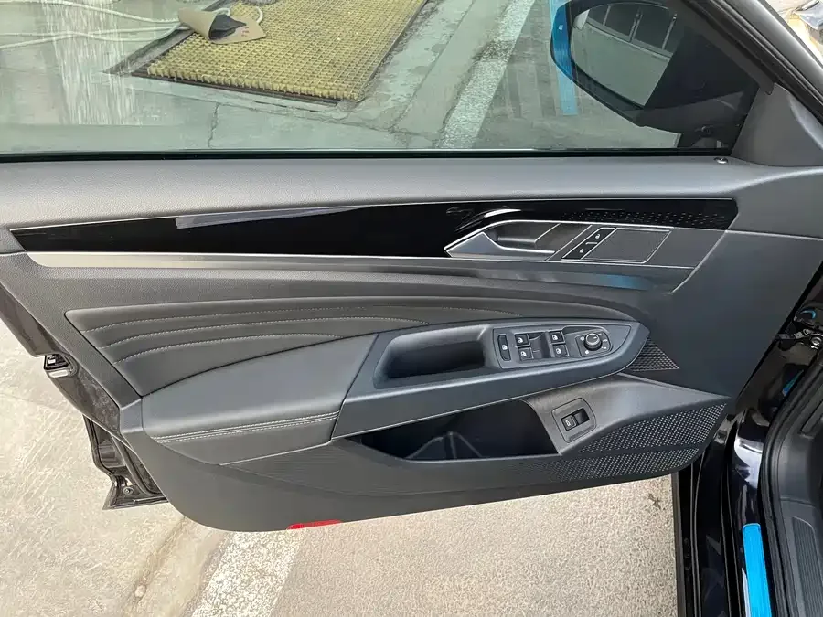 Volkswagen Passat Passat 2022 330TSI Starry Sky Deluxe Edition 2022 — миниатюра 2
