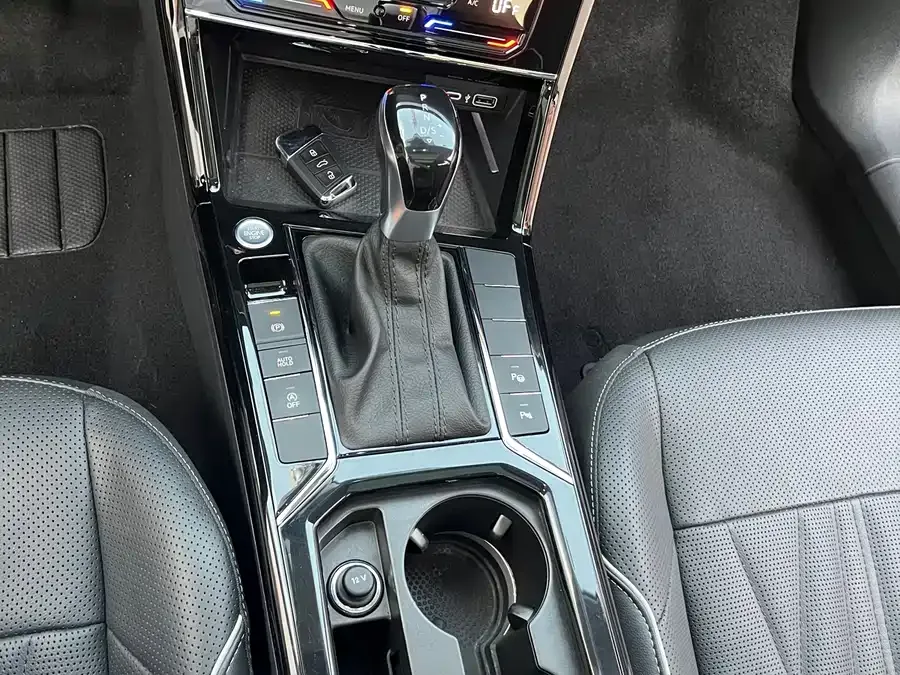 Volkswagen Passat Passat 2022 330TSI Starry Sky Deluxe Edition 2022 — миниатюра 3