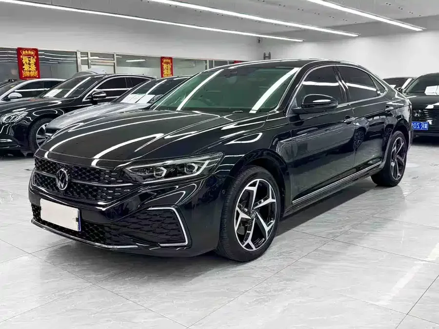 Volkswagen Passat Passat 2023 facelift 330TSI Starry Sky Deluxe Edition 2023 — фото 1, купить с доставкой в Москву
