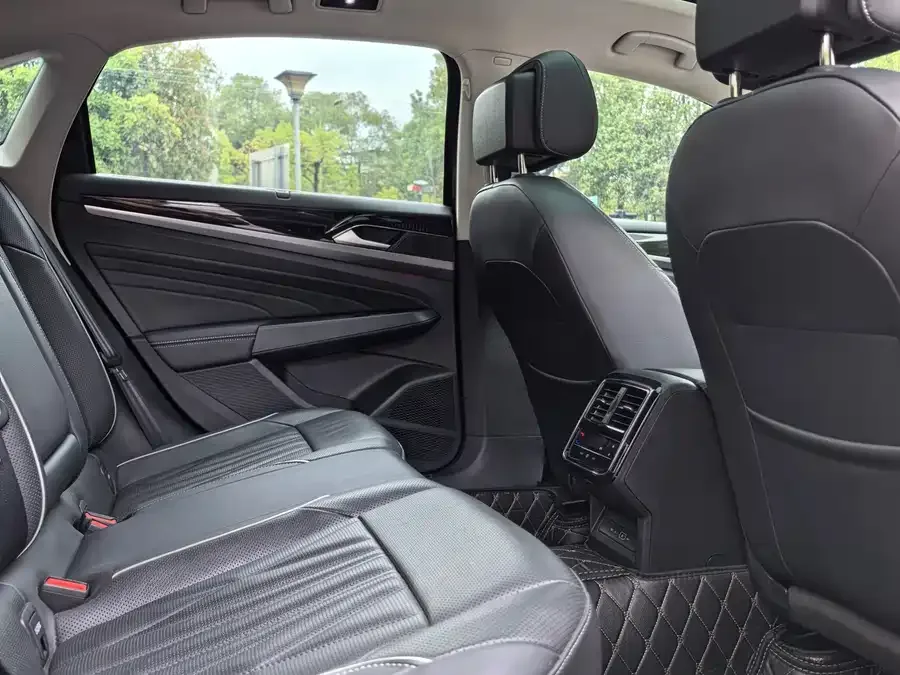 Volkswagen Passat Passat 2023 330TSI Deluxe Edition 2022 — миниатюра 4