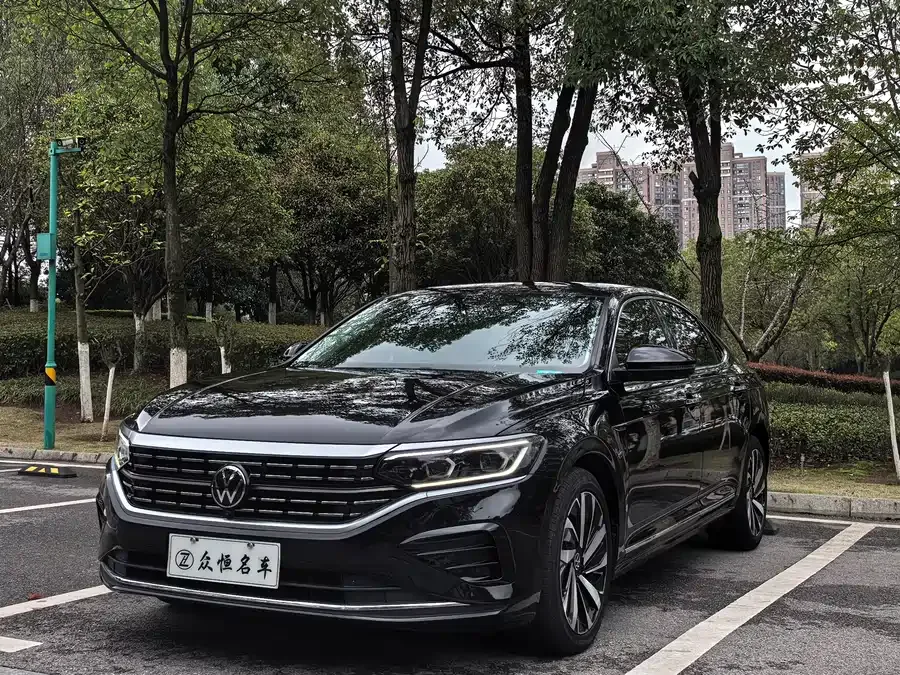 Volkswagen Passat Passat 2023 330TSI Deluxe Edition 2022 — фото 1, купить с доставкой в Москву