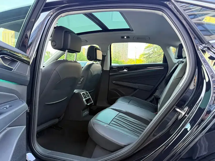 Volkswagen Passat Passat 2022 330TSI Starry Sky Deluxe Edition 2022 — миниатюра 2