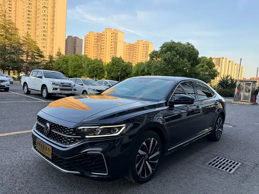 Volkswagen Passat Passat 2022 330TSI Starry Sky Deluxe Edition 2022 — фото 1, купить с доставкой в Москву