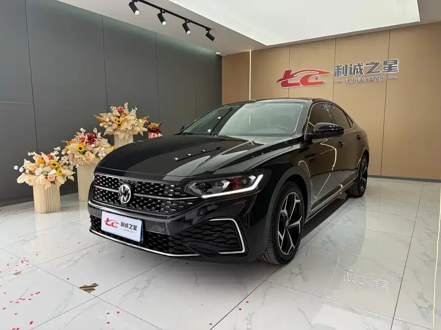 Volkswagen Passat Passat 2025 Outstanding Model 330TSI Starry Sky Elite Edition 2024 — фото 1, купить с доставкой в Москву