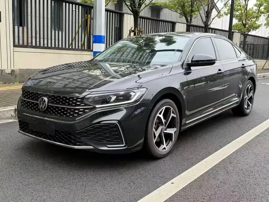 Volkswagen Passat Passat 2024 380TSI Starry Sky Dragon Edition 2024 — фото 1, купить с доставкой в Москву