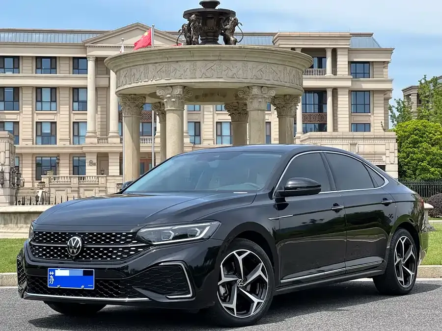 Volkswagen Passat Passat 2023 facelift 330TSI Starry Sky Deluxe Edition 2023 — фото 1, купить с доставкой в Москву