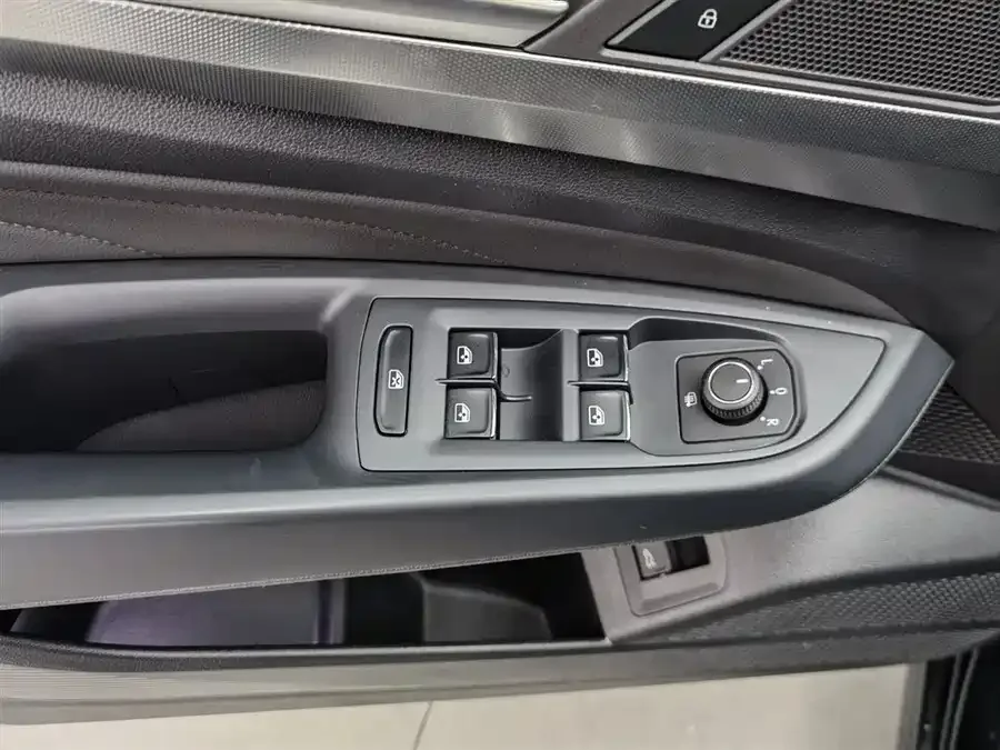 Volkswagen Passat Passat 2023 facelift 280TSI Business Edition 2023 — миниатюра 3