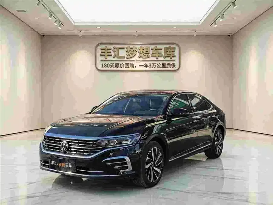 Volkswagen Passat Passat 2023 facelift 330TSI luxury version 2023 — фото 1, купить с доставкой в Москву