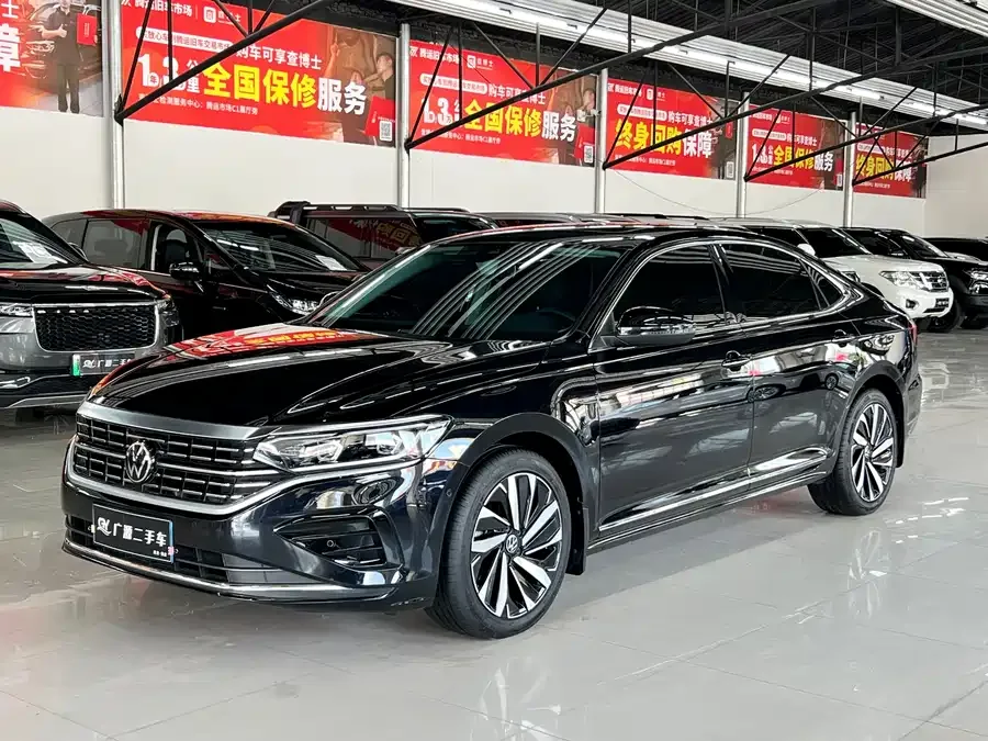 Volkswagen Passat Passat 2022 330TSI Deluxe Edition 2022 — фото 1, купить с доставкой в Москву