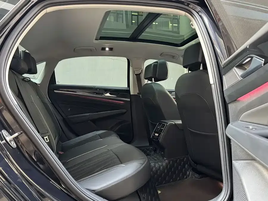 Volkswagen Passat Passat 2023 330TSI Deluxe Edition 2023 — миниатюра 4