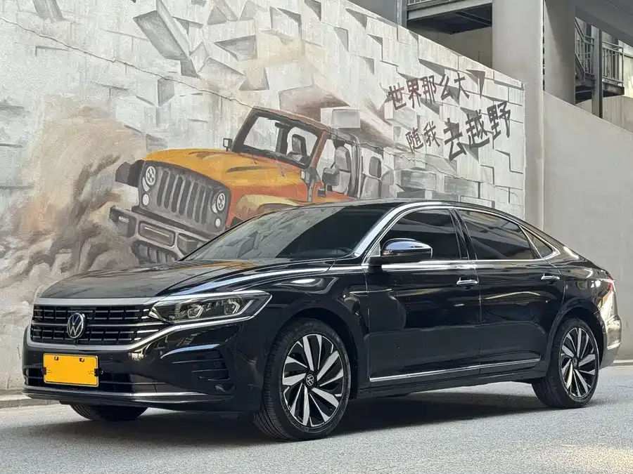Volkswagen Passat Passat 2023 330TSI Deluxe Edition 2023 — фото 1, купить с доставкой в Москву