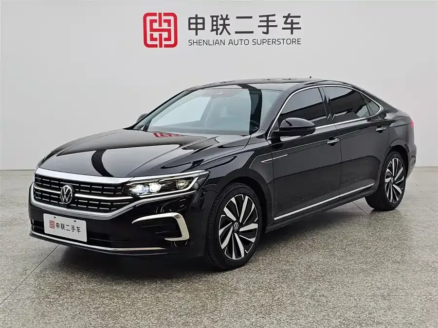 Volkswagen Passat Passat 2022 330TSI Deluxe Edition 2022 — фото 1, купить с доставкой в Москву