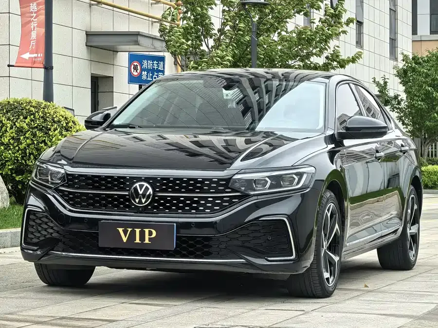 Volkswagen Passat Passat 2023 330TSI Starry Sky Premium Edition 2022 — фото 1, купить с доставкой в Москву
