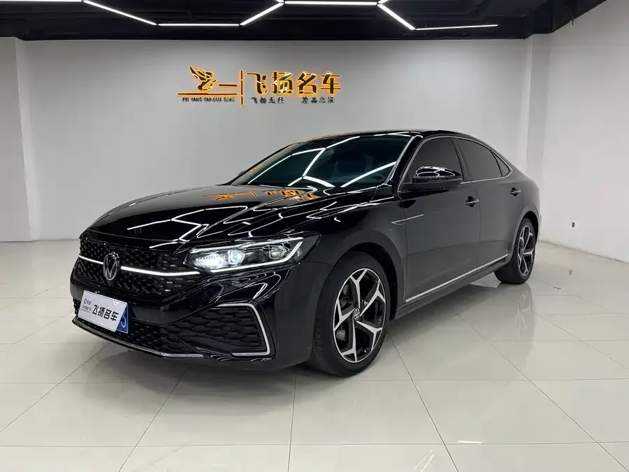 Volkswagen Passat Passat 2023 330TSI Starry Sky Deluxe Edition 2023 — фото 1, купить с доставкой в Москву