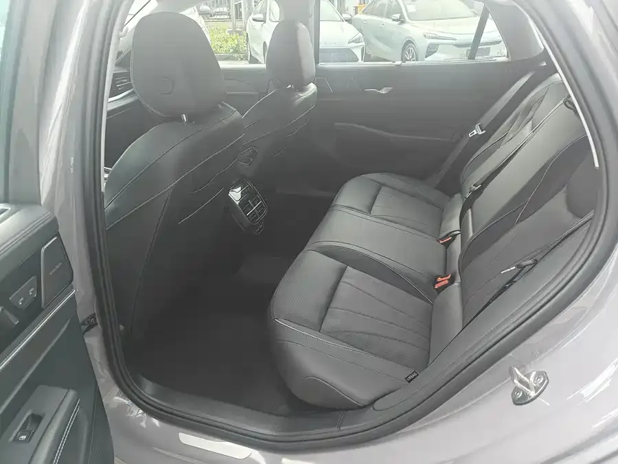 Volkswagen Passat Passat 2025 PRO 380TSI Dragon Edition 2024 — миниатюра 4