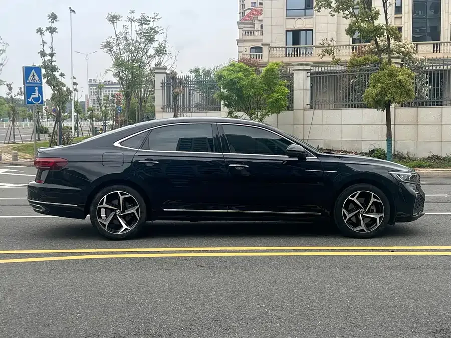 Volkswagen Passat Passat 2023 330TSI Starry Sky Deluxe Edition 2023 — миниатюра 5