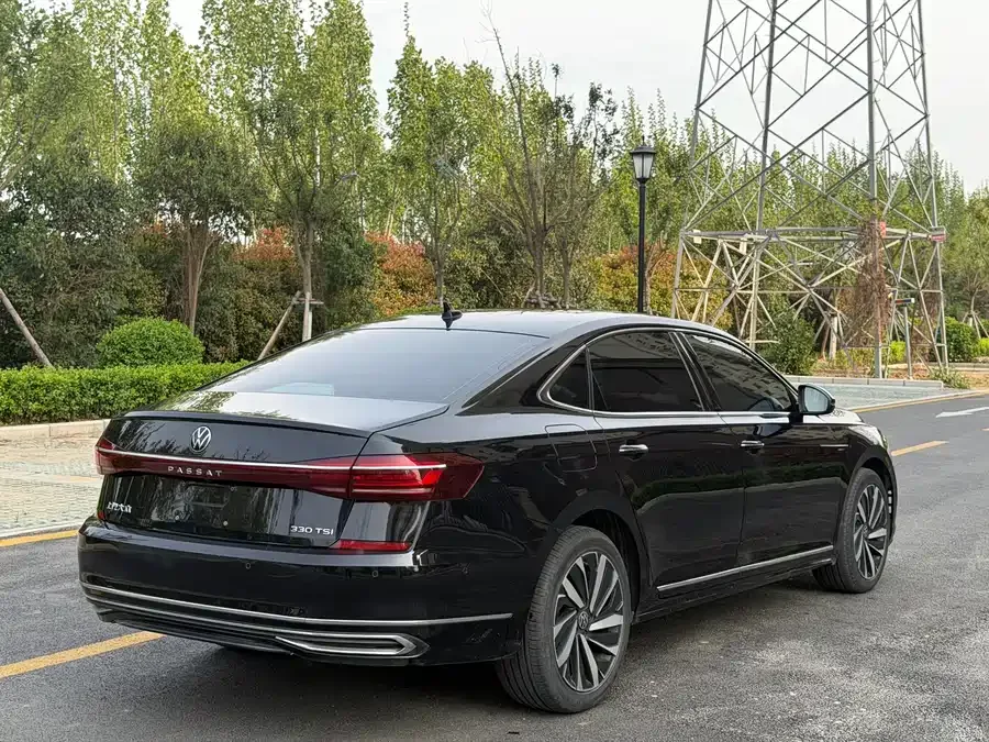 Volkswagen Passat Passat 2023 facelift 330TSI luxury version 2023 — миниатюра 3