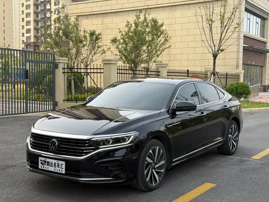Volkswagen Passat Passat 2023 facelift 330TSI luxury version 2023 — фото 1, купить с доставкой в Москву