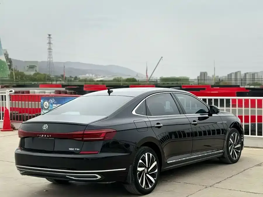 Volkswagen Passat Passat 2022 380TSI Flagship Edition 2022 — миниатюра 4