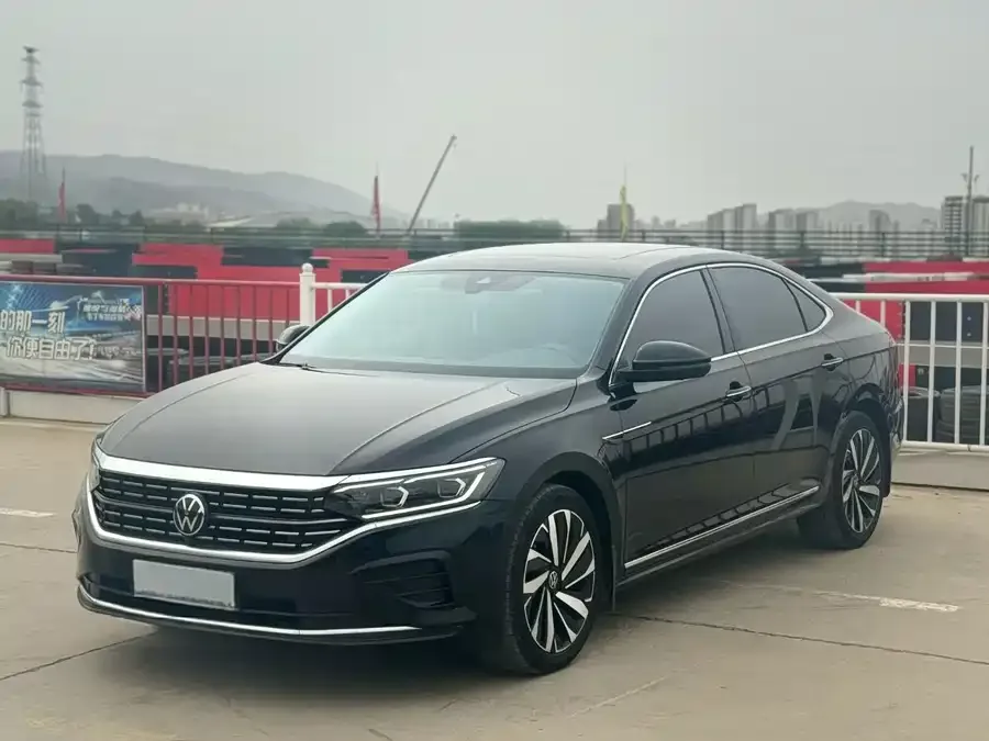 Volkswagen Passat Passat 2022 380TSI Flagship Edition 2022 — фото 1, купить с доставкой в Москву